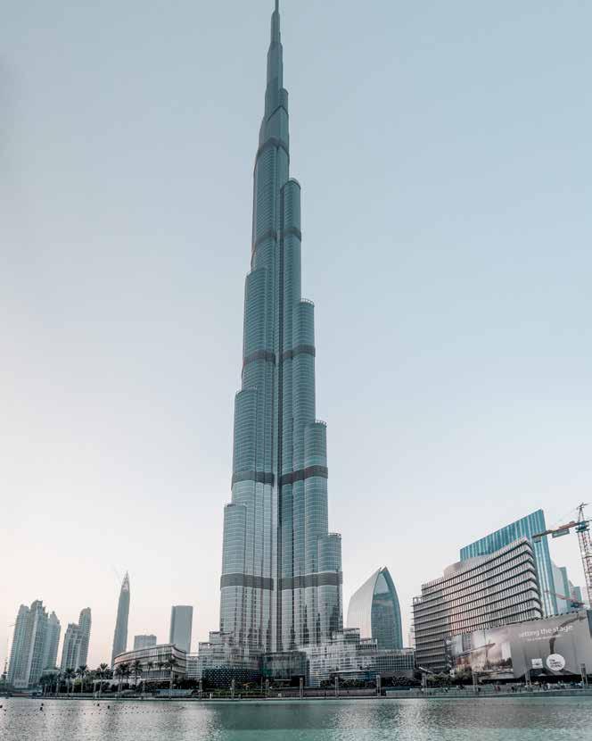 DATEN & FAKTEN Projekt Burj Khalifa in Dubai mit mehr als 160 Stockwerken (828 m) bei variierenden Grundrissen Bauherr Emaar Properties (P.J.S.C.