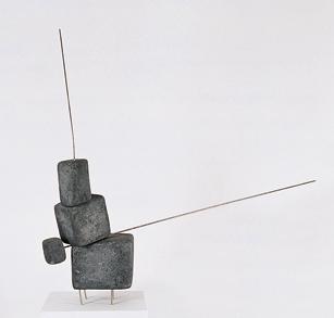 Dialektisches Objekt, 1963 Beton, verzinktes Eisen, 78 x 93 x 23,5 cm gen«und den im selben Kontext zwischen 1967 und 1970 entstandenen»inn-skulpturen«zu, bei denen die Einbeziehung der räumlichen
