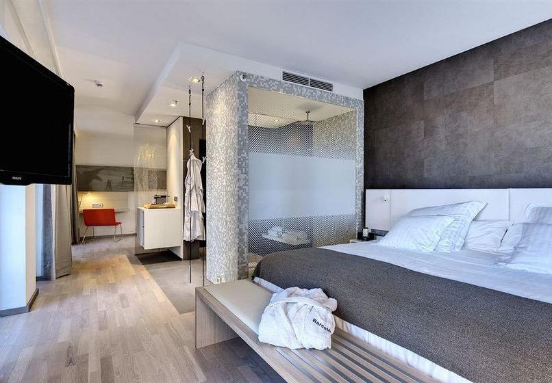 Mit seinen geräumigen Zimmern und eleganten Hoteleinrichtungen ist es sowohl für Paare als auch für Geschäftsreisende die perfekte Wahl.