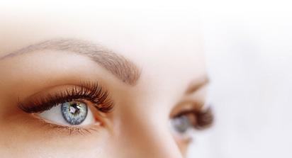 Kurzwelliges ultraviolettes Licht schadet nicht nur der Haut, sondern ist auch für die Augen gefährlich. Durch die Lichteinwirkung bilden sich freie Sauerstoffradikale.