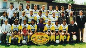 Abstieg und Neuanfang 1986 Abstieg und Neuanfang einer jungen Mannschaft 1988 Entscheidungspiel um die Meisterschaft verloren 1989 Einrichtung der Verbandsliga, der SVH damit automatisch eine Klasse