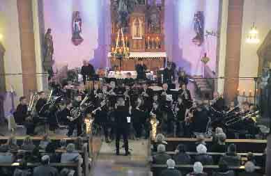 Mehr als zwei Stunden musizierte der Verein in der fast vollbesetzten Kirche in Bredenborn. Zu Gehör kamen Stücke aus verschiedenen Teilen der Welt.