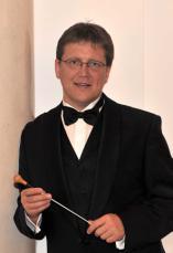 Michael Cede Der Flötist Michael Cede leitet seit 2008 eine Querflötenklasse am Tiroler Landeskonservatorium Innsbruck.