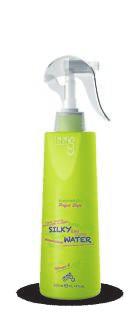 Silky Water wirkt unmittelbar: Man sprüht es einfach auf die Haare und schneidet sie dann. Kein Ausspülen, keine Einwirkzeit.
