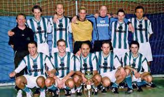 Mannschaft, die im Jahre 1941 sogar die Meisterschaft errang und in die Mainliga aufstieg, der damals höchsten Spielklasse des Kreises Groß-Frankfurt.