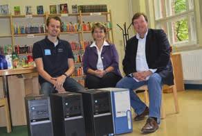 Bericht des Vorstandes Zufriedene Gesichter bei der Computer-Übergabe: Yvonne Bluhm, Felix Ellermann (links) und Detlef Untermann.