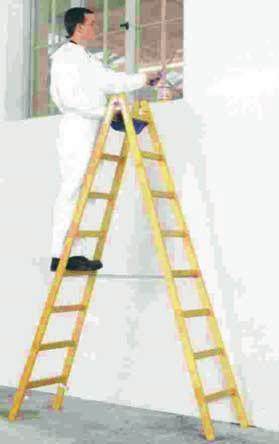 Stufenstehleitern bieten gegenüber Sprossenstehleitern größere Auftrittsflächen.