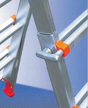 Die Sperrbolzen höhenverstellbarer Leitern ( Teleskopleitern ) müssen vollständig in die Sprossenlöcher eingeschoben sein.