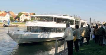 Rückblick auf Veranstaltungen Schiffstour auf der Donau mit der Kristallkönigin Schiff Ahoi hies es am 28. September 2013 wieder für über 350 Mitglieder des Diözesanverbandes.