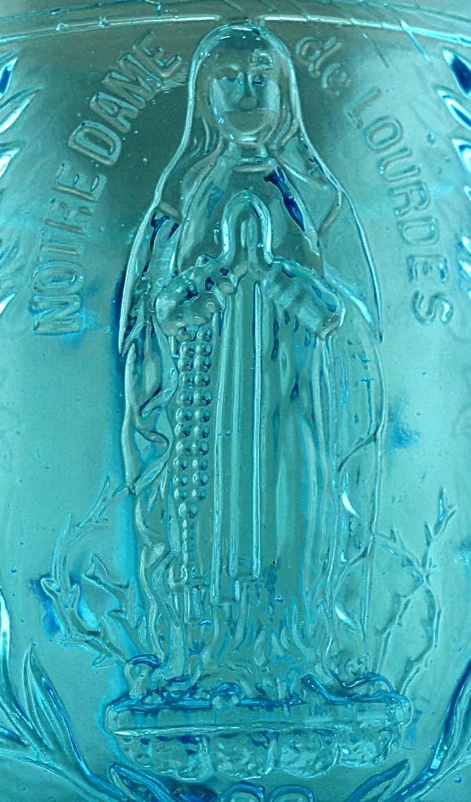 Porte la mention et l effigie de Notre-Dame de Lourdes