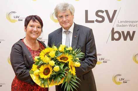 LSV-MITGLIEDERVERSAMMLUNG Erstmals führt eine Frau den LSV Die 56-Jährige Elvira-Menzer-Haasis aus Albstadt folgt als Präsidentin des Landessportverbandes Baden-Württemberg auf Dieter