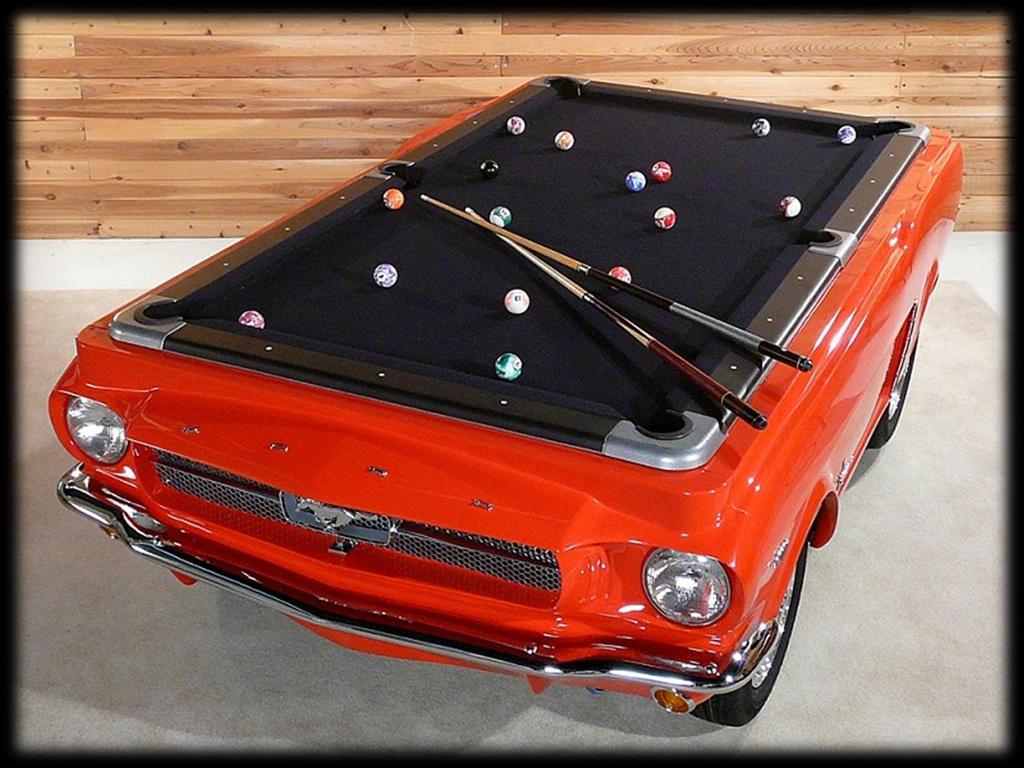 Ein Billardtisch im Design eines 1965er Ford Mustang. Mit diesem Car Poolbillard gehen Träume in Erfüllung!