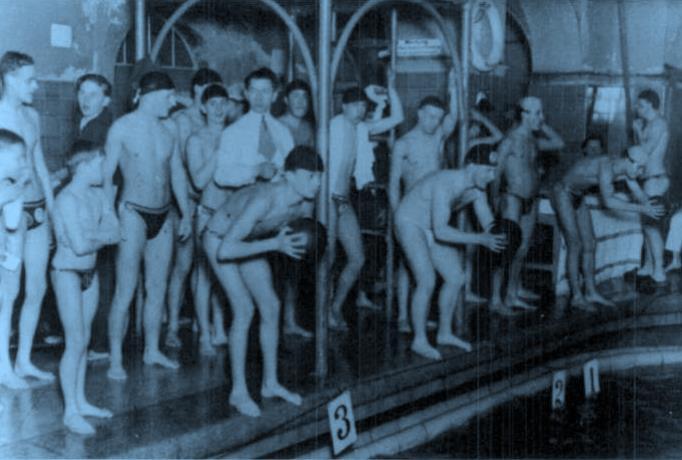 «Freie Schwimmer Norden» mit Adolf Derz (Nr. 1) und Walter Michaelis (Nr. 3) von den «Freien Schwimmern Norden» Adolf Derz und Walter Michaelis zu eineinhalb bzw. einem Jahr Gefängnis verurteilt.