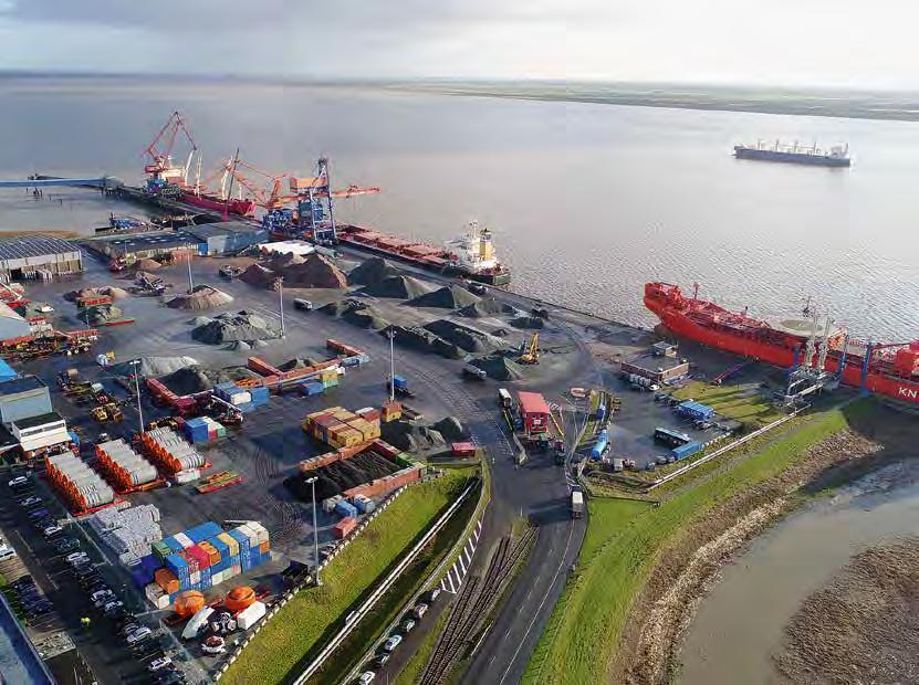 Titelthema Zukunft der maritimen Wirtschaft Auf dem Weg zum Hafen 4.0 Brunsbüttel Ports Die Digitalisierung wird für die Häfen im Norden immer wichtiger.