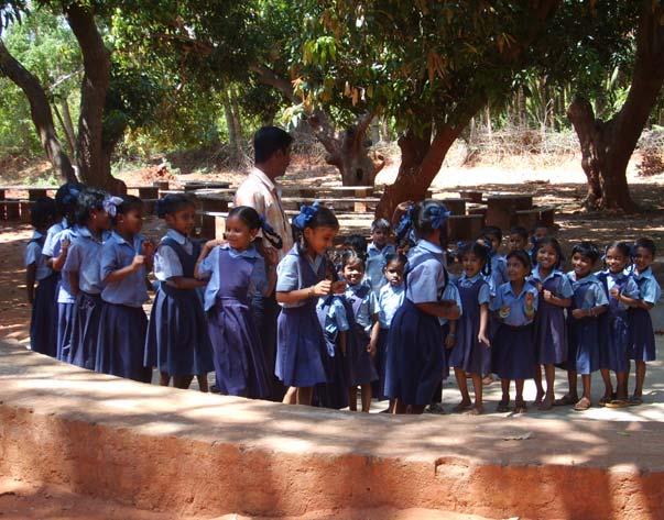 Klassen für die Kinder von Bommaiyarpalayam untergebracht.