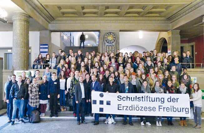 15, trafen sich Stiftungsschüler der Erzdiözese zum Gipfeltreffen an der Albert-Ludwigs-Universität Freiburg, um Vorträge von Professoren zu hören und mit Studierenden, Referendaren und