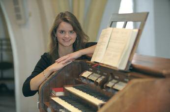 Seit März 2014 leitet sie den Kirchenchor in Kößlarn. Ehrungen Talent aus Oberwesterbach Im Oktober 2012 nahm sie bei dem Gesangswettbewerb Talente Südostbayern teil und kam im Finale auf den 4.