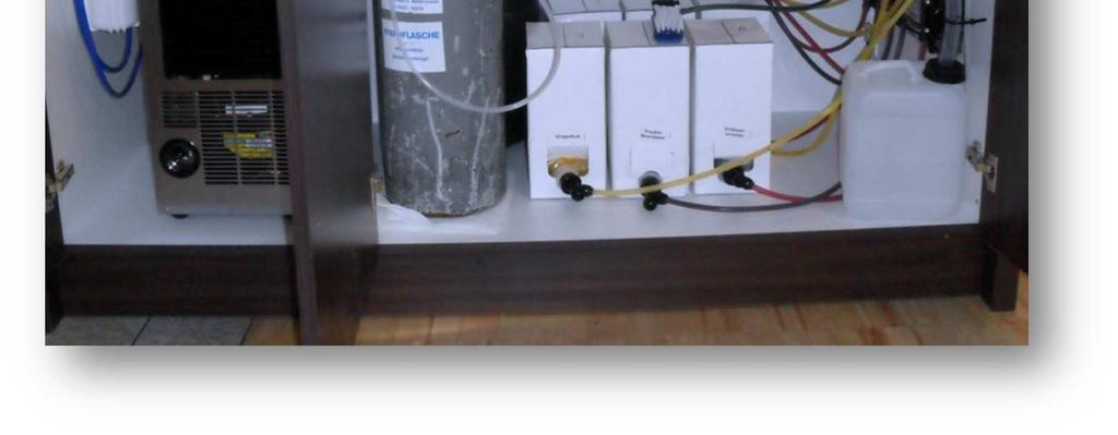 Entlüftung des Standort Kühlgerät Standardmäßig werden die TGT-MIX-Ausschanksysteme mit folgenden Zubehörteilen geliefert: Platzsicherung Waterblock Hygiene-Filtereinheit mit Wasserdruckminderer,