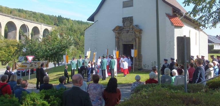 alter Tradition verschönte das Bahnorchester Altenbeken die Kreuzprozession mit Musik. St. Dionysius Buke Rosenkranzgebet Traditionell wird im Oktober jeden Montag der Rosenkranz gebetet.
