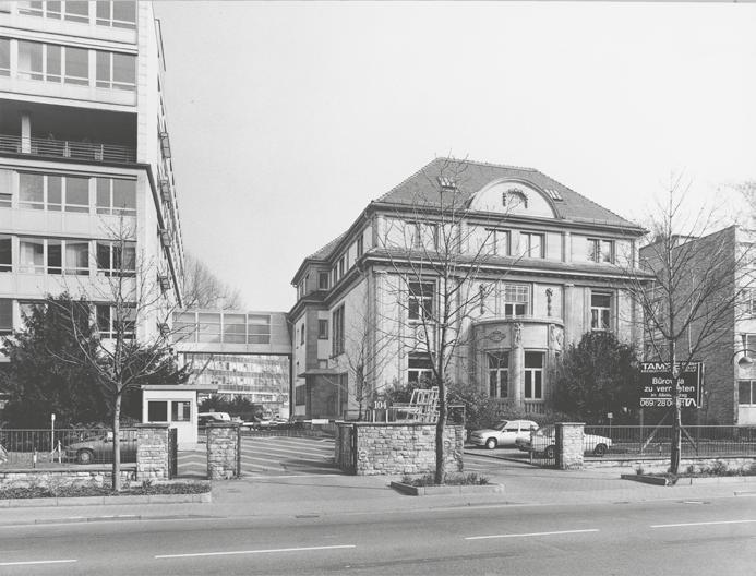 Einzug des Literaturhauses 1990 Institut für Stadtgeschichte Frankfurt am Main Die Villa wird an die Stadt Frankfurt vermietet.