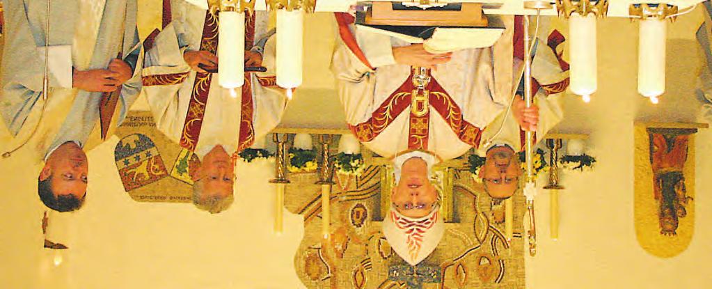 Dr. Paul Wehrle den neuen Altar. Gleichzeitig fand der Wiedereinzug in die Kirche statt. Der Altar entspricht nun den Vorgaben des Zweiten Vatikanischen Konzils.