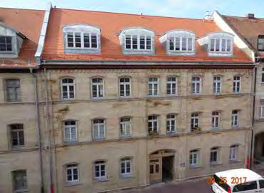 mit Flacherkern und hölzernen Dachgauben aus den Jahren 1907/08 sind ein spätes und zugleich eines der eindrucksvollsten Beispiele für den Neu-Nürnberger Stil.