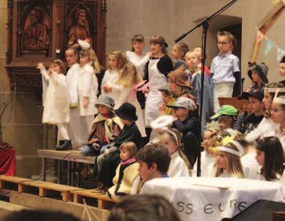 Ebel zuständig. Im gut besuchten Gottesdienst begleiteten die Singkehlchen und der Singkreis unter Leitung von Hansjörg Fröschle die einzelnen Szenen musikalisch. Vielen Dank an alle Mitwirkenden.
