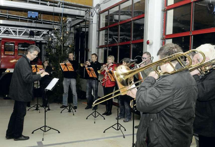 Foto: Böhm Zur Weihnachtsfeier des VdK begrüßte der Vorsitzende Helmut Dettke im Wirtshaus Bronn etliche VdK-Mitglieder.