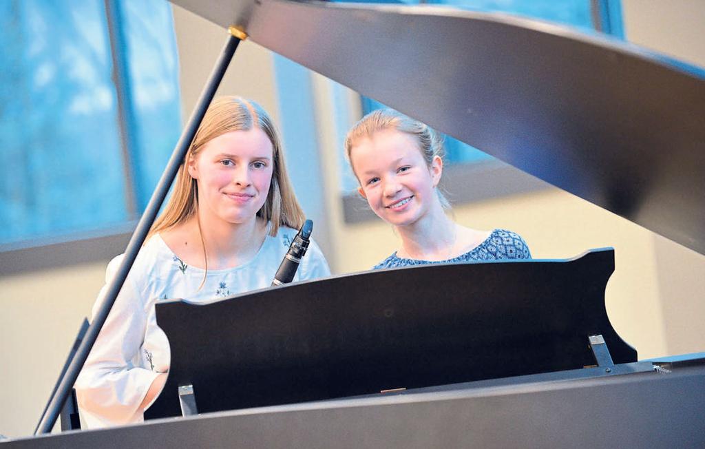 WESTFALEN-BLATT Nr. 23 LOKALES BIELEFELD Anne Sophie Schmilgun (15, Klarinette) und Ruth Brendel (12, Klavier) spielten zum ersten Mal zusammen qualifizierten sich für den Landeswettbewerb.