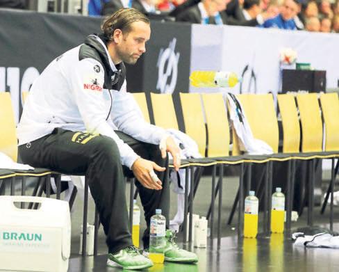 Sport WESTFALEN-BLATT Nr. 23 Jannik Kohlbacher tröstet Finn Lemke. Silvio Heinevetters einsame Verarbeitung des Erlebten H e r n i n g (dpa).