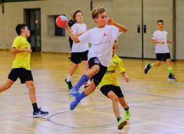 Die Wettkämpfe fanden in vier Südtiroler Gemeinden statt: In Eppan wurde Hand- ball und Tischtennis gespielt, in Kaltern waren die Sportschützen, Tennisspieler, Fußballer und Behindertensportler