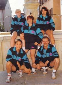 1993 Am Schluss reicht eine Winzigkeit. Punktgleich mit TSV Röthenbach, aber einige Spiele besser, gelingt den Damen der Wiederaufstieg. Nicole Delle wird Jugend-Europameisterin.