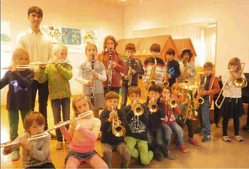 Schulkindbetreuung Musik in der Ganztagesgrundschule // Ausweitung des Angebots Die Grundschulen in Stuttgart tragen bereits heute mit ihren musikpädagogischen Angeboten wesentlich zur kulturellen