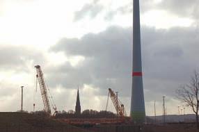 Bis zum Sommer 2009 sollen die beiden Windkraftanlagen in der Nähe der St. Gertrudenkirche entstehen. Fotos: Koltermann HARBURG.