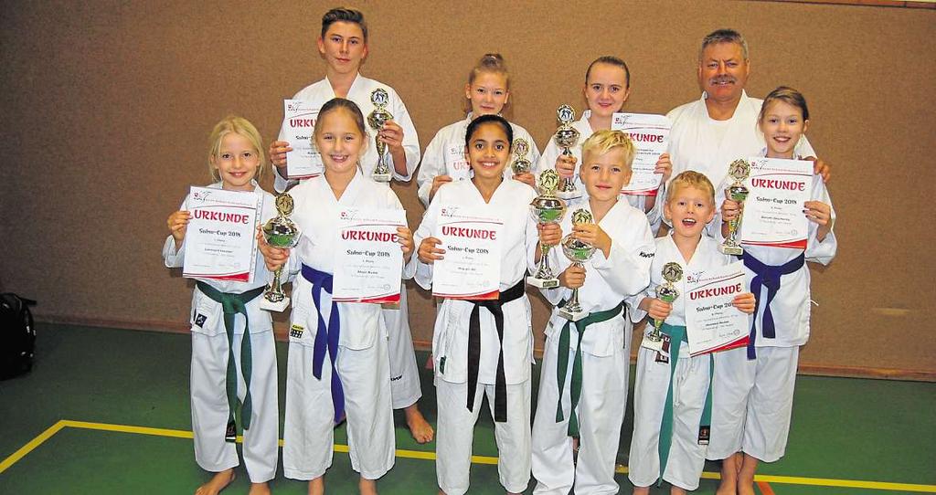 10 SPORTLICHE VIELFALT IM EMSLAND Samstag, 25. Mai 2019 Erfolgreiche Karateka, hierbeim Saino-Cupdes Karateverbandes Niedersachsen in Seelze 2018.