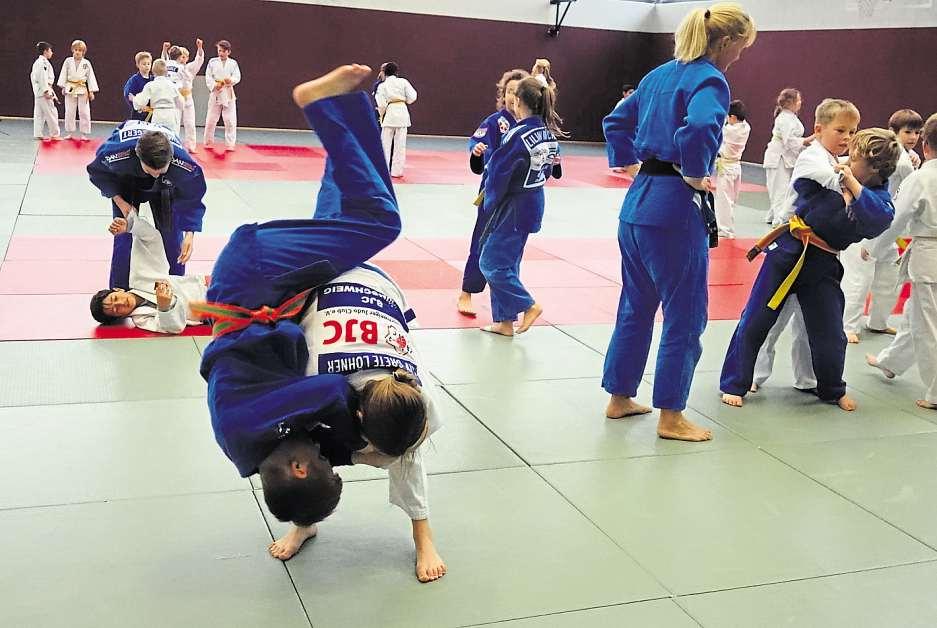 8 SPORTLICHE VIELFALT IM EMSLAND Samstag, 25. Mai 2019 Über 250 Judoka im Emsland LINGEN Judo ist eine japanische Kampfsportart und bedeutet wörtlich übersetzt Der sanfte Weg.
