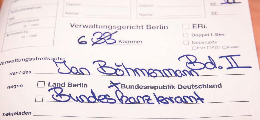 April mitgeteilt wurde. Fotos: dpa Böhmermann verliert Gericht weist Forderung ab, Merkel dürfe ihre Kritik nicht wiederholen B e r l i n (dpa).