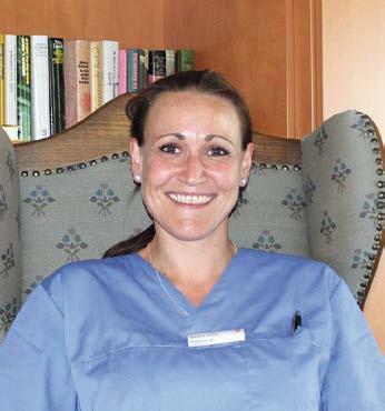 Herzlich willkommen im Kreise der Pflegefachkräfte Nadine Petry ist im Jahr 2015 in den Pflegeberuf zurückgekehrt mit dem Ziel, die dreijährige Ausbildung als Pflegefachkraft abzuschließen.