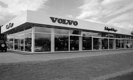 Die Entscheidung, so Martin Beyer vom Autohaus Hoyer, sei auf Volvo gefallen, da der schwedische Autohersteller keine Autos in hohen Stückzahlen, aber sehr wertige und in punkto Sicherheit seit