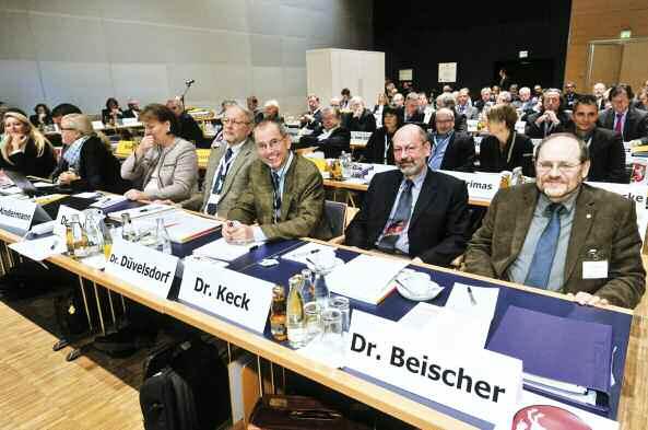 Delegierte zur Bundesversammlung der BZÄK aus Niedersachsen: Dr. Julius Beischer, Dr. Karl-Heinz Düvelsdorf, Dr. Michael Ebeling, Dr. Tilli Hanßen, Dr. Tim Hörnschemeyer, Dr.