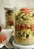 Salate, im Weckglas serviert, mit Schmanddressing Salads with sour cream dressing, served in a jar