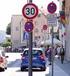 Verkehrsschilder, Signale, Ampeln, Hinweistafeln