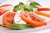 SPEIS. Tomate Mozzarella mit frischem Basilikum, Olivenöl, Balsamico, Vitaminsträußerl und Baguette 6.70